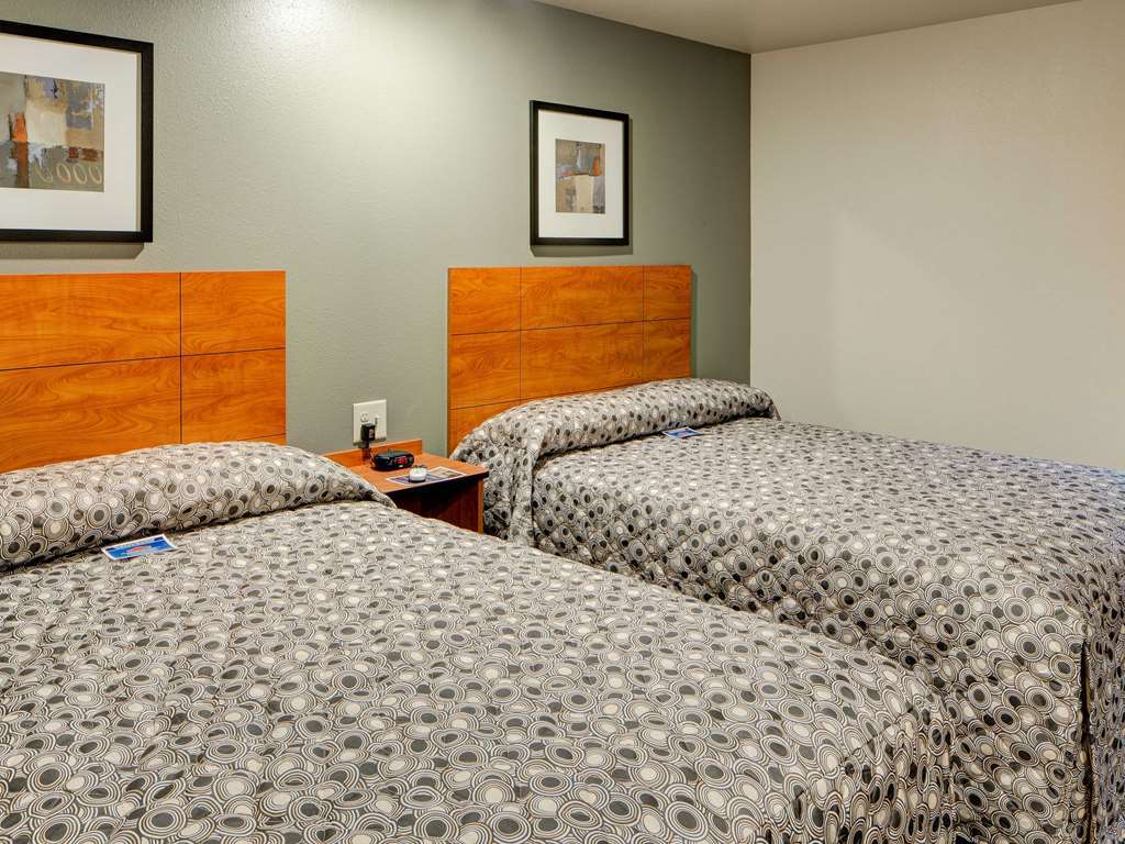 Woodspring Suites Louisville Clarksville Room photo